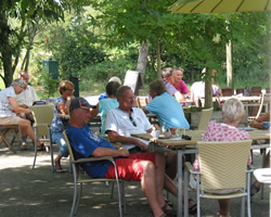 Even pauzeren met verse thee of koffie Thee terras